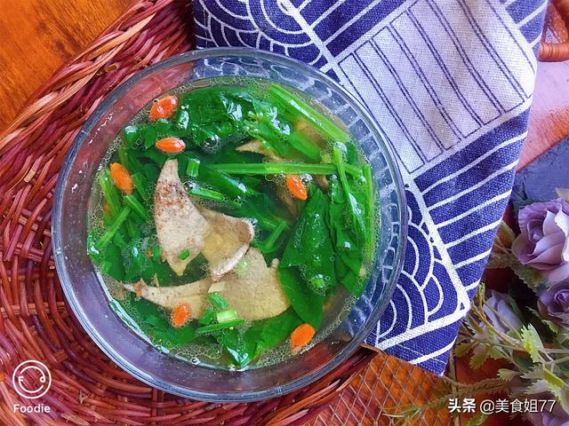 老母親煮50多年豬肝湯「不腥不膻」的秘訣！ 原來一碗水最關鍵，學會了豬肝「脆嫩爽口」