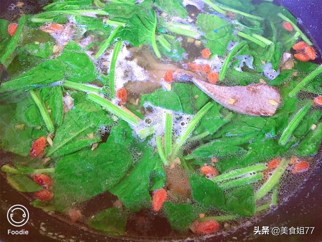 老母親煮50多年豬肝湯「不腥不膻」的秘訣！ 原來一碗水最關鍵，學會了豬肝「脆嫩爽口」