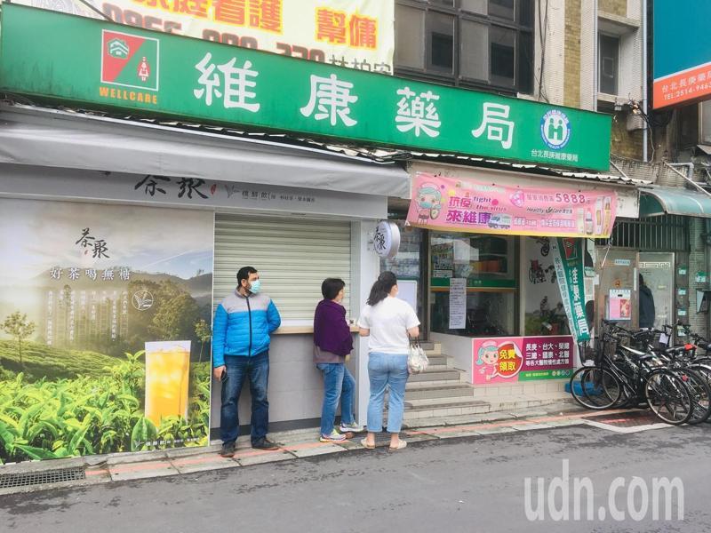 口罩新制首日！他剛預購完「店員馬上給9個口罩」　低頭一看收費單「真的賺到了」
