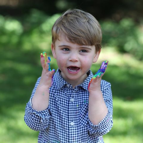 最萌皇室寶寶2歲啦！凱特甜曬「路易小王子近照」歡慶生日　正面肉肉臉頰「變身金髮小帥哥」Q到想偷親