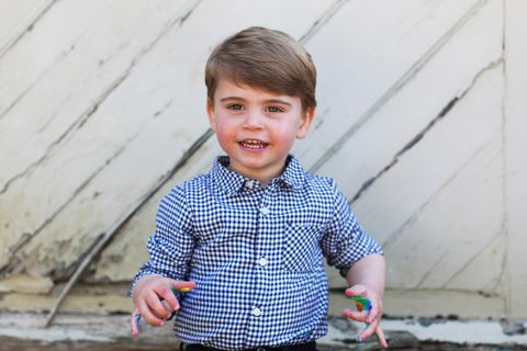 最萌皇室寶寶2歲啦！凱特甜曬「路易小王子近照」歡慶生日　正面肉肉臉頰「變身金髮小帥哥」Q到想偷親