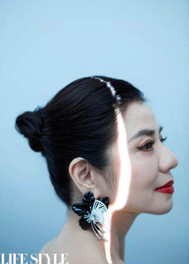 當年香港第一美！鐘楚紅「息影25年再現身」　完美詮釋「皺紋是女人優雅象徵」看不出60歲  
