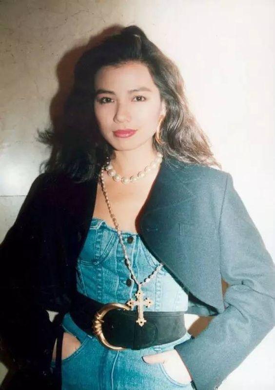當年香港第一美！鐘楚紅「息影25年再現身」　完美詮釋「皺紋是女人優雅象徵」看不出60歲  