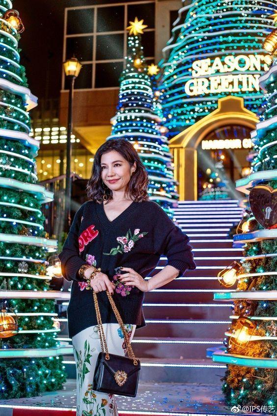 當年香港第一美！鐘楚紅「息影25年再現身」　完美詮釋「皺紋是女人優雅象徵」看不出60歲  