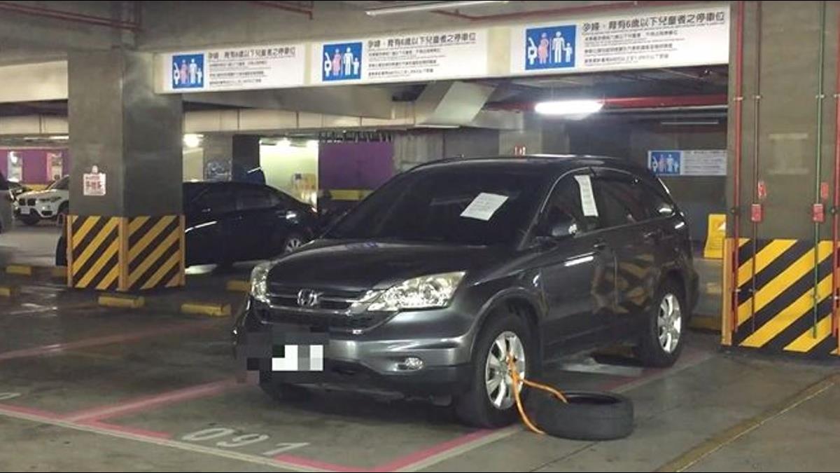 花大錢買車位！被惡鄰霸佔還嗆「上班又不會停」　總幹事出面「充當和事佬」網友笑岔：沒在客氣的