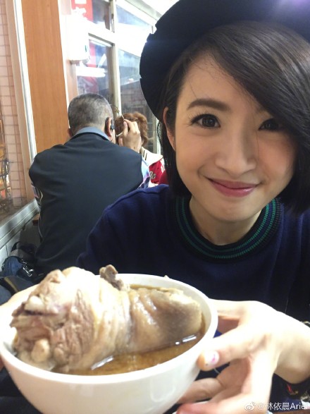 好媳婦代表！林依晨「收服公婆有妙招」長輩大讚：天底下最棒　嘴甜有禮貌「求教婆婆廚藝」5年待她如女兒