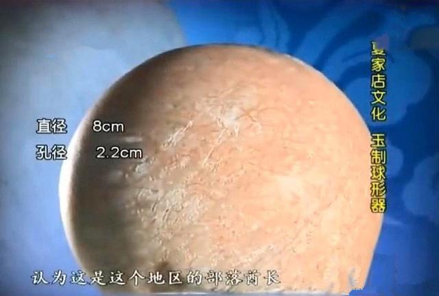 大媽在路邊攤「花300塊買夜明珠」帶來鑑定    專家像挖到寶驚呼：「最少有6000年歷史」