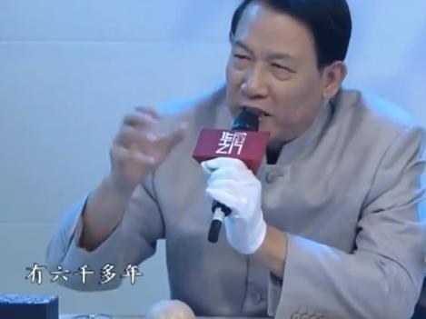 大媽在路邊攤「花300塊買夜明珠」帶來鑑定    專家像挖到寶驚呼：「最少有6000年歷史」