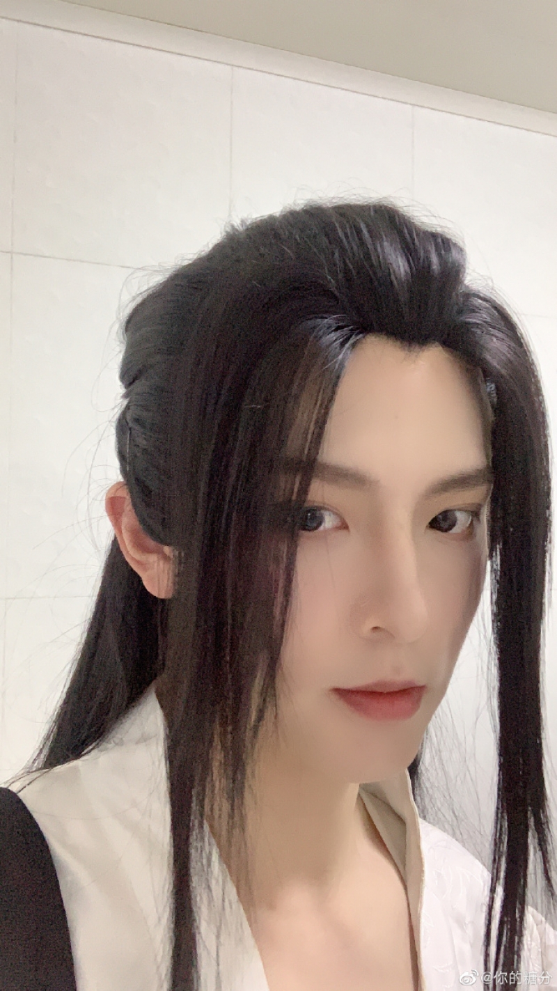 願意為他破戒！地表最帥和尚「雕刻般完美臉蛋」爆紅　網挖出「過去日常帥照」尖叫：快還俗❤️