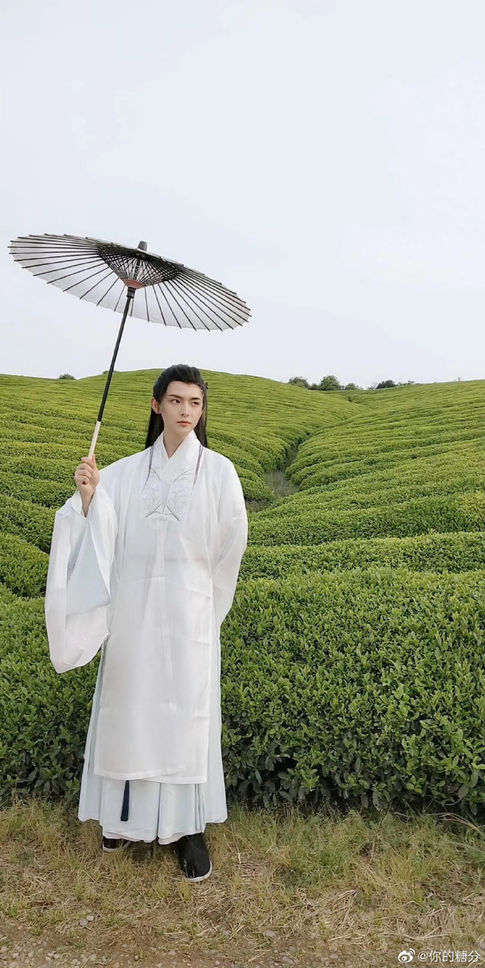 願意為他破戒！地表最帥和尚「雕刻般完美臉蛋」爆紅　網挖出「過去日常帥照」尖叫：快還俗❤️