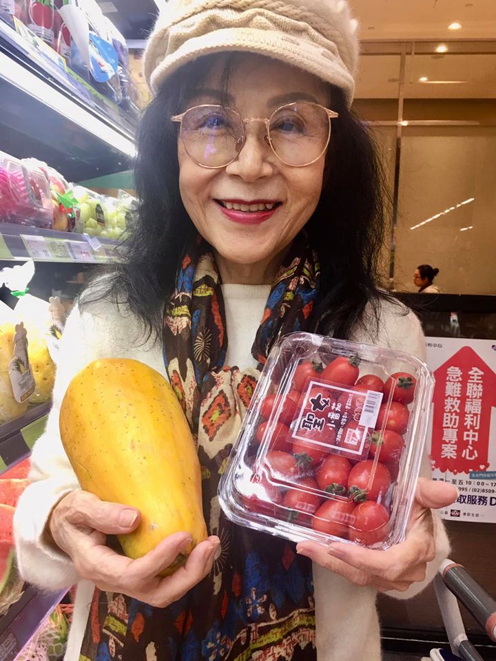 「金曲小姐」不再婚！離婚赴美念碩士「開公司授課」：最怕輪迴　71歲坐博愛座「遭疑憑什麼」體態超凍齡