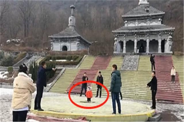 出生就被寵上天！8個舅舅圍寵「家族唯一小外甥女」　搶著逗她笑「當公主在疼」：以後沒人敢欺負