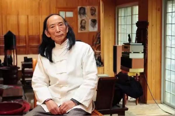 親手打造桃花源！他隱居峽谷20年　花光積蓄「用石頭蓋出一座奇幻城堡」驚艷世人