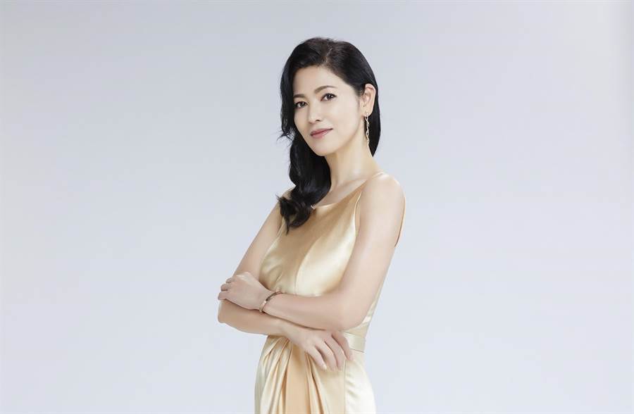 凍齡玉女復出！55歲陳明真美貌凍齡「年過半百接百萬代言」　樂當兩寶媽「生活以孩子為主」曝現況