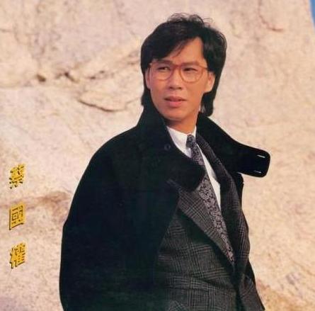 來不及復出！歌王重回歌壇「49歲卻出意外」後半生坐輪椅　妻選擇離開「66歲獨住養老院」嘗盡人情冷暖