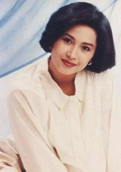 不強求！女星離開鄭伊健「七年一場空」不出惡言　情路坎坷「仍值得被愛」55歲單身灑脫：我是這麼好的女人