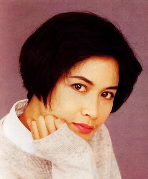 不強求！女星離開鄭伊健「七年一場空」不出惡言　情路坎坷「仍值得被愛」55歲單身灑脫：我是這麼好的女人