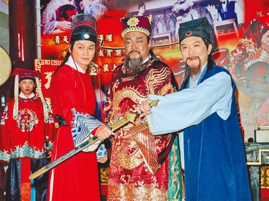 《包青天》金超群憶「當年戲酬低」謝愛妻不離棄　護士妻改當演員「曾同台飆戲」相愛逾30年
