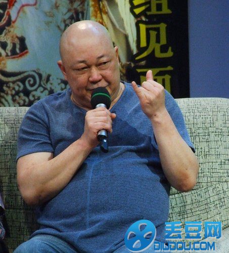 《包青天》金超群憶「當年戲酬低」謝愛妻不離棄　護士妻改當演員「曾同台飆戲」相愛逾30年