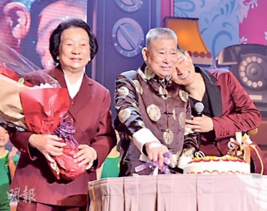 劉德華身家上百億「父母卻穿50塊布鞋」　感情和睦牽手逛街「與左鄰右舍喝茶聊天」樸實親切