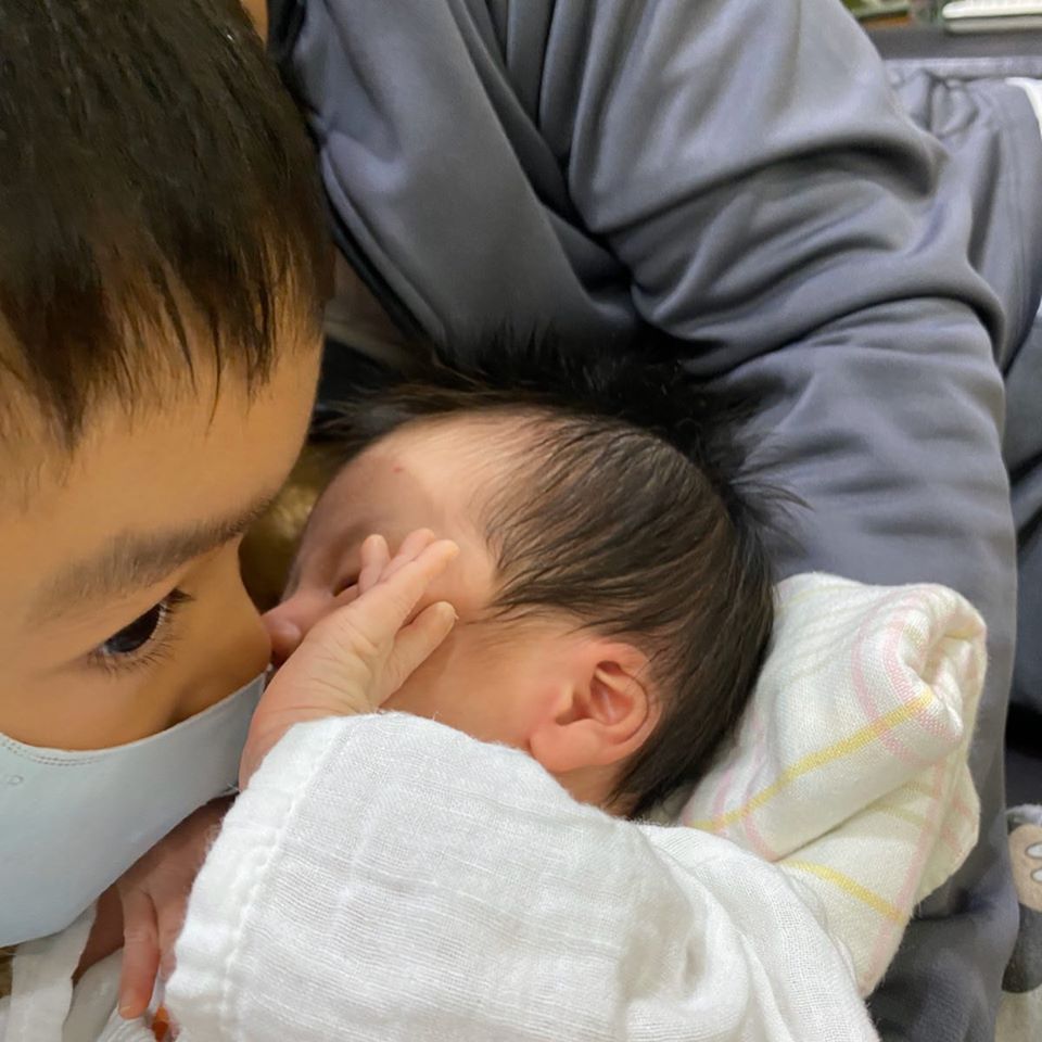 劉香慈才生第二胎「就想塞回去」：世界太危險　曝育兒守則「先學好中文」不急著送出國