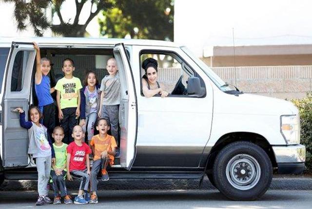 母愛偉大！6孩單親媽再勇敢「生下8胞胎」　一人兼差多職「帶大14個孩子」堅強讓人欽佩