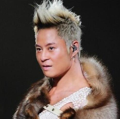 歷久不衰！草蜢團員堅持不解散「不讓恩師梅艷芳失望」　蔡一智大膽「苦追幫派老大前妻」終成幸福一家5口