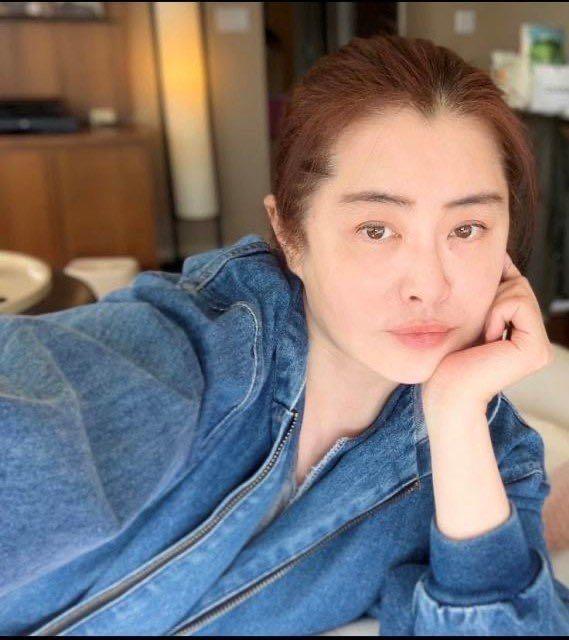 美貌不減當年！王祖賢曬「無瑕疵素顏」網驚艷：變更美　「獨居加拿大豪宅」53歲單身好愜意