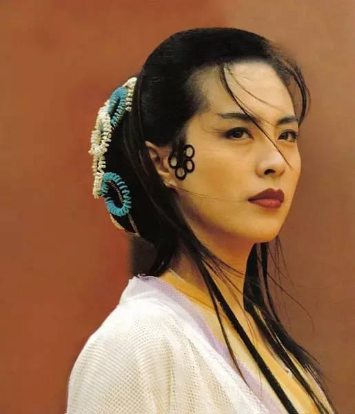美貌不減當年！王祖賢曬「無瑕疵素顏」網驚艷：變更美　「獨居加拿大豪宅」53歲單身好愜意
