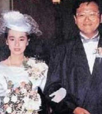 張國榮唯一求過婚的女人！兩次離婚後遇真愛「結婚24年恩愛如初」今61歲顏值凍齡  與兩個女兒同框似姐妹