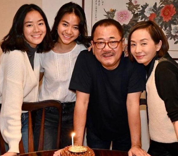 張國榮唯一求過婚的女人！2次離婚後「嫁給真愛24年」越活越美　如今「61歲同框女兒」宛如三姊妹