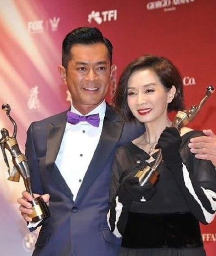 張國榮唯一求過婚的女人！兩次離婚後遇真愛「結婚24年恩愛如初」今61歲顏值凍齡  與兩個女兒同框似姐妹