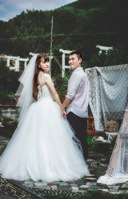 路再難，我都陪妳！為女孩「抱傷苦學照相」終得芳心　數千張照片「帶妻走出憂鬱症」親拍最美婚紗照