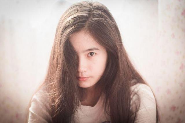 路再難，我都陪妳！為女孩「抱傷苦學照相」終得芳心　數千張照片「帶妻走出憂鬱症」親拍最美婚紗照