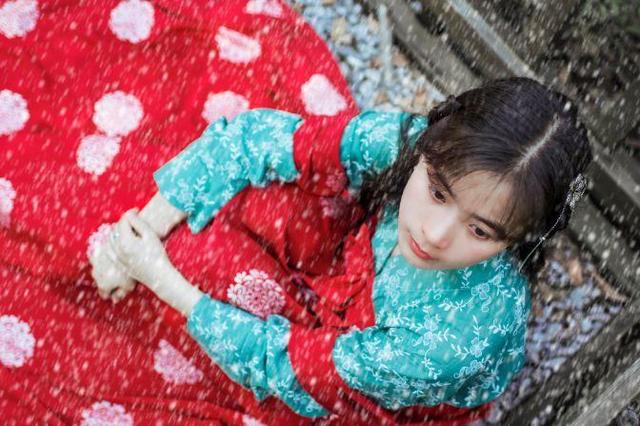 路再難，我都陪妳！為女孩「抱傷苦學照相」終得芳心　數千張照片「帶妻走出憂鬱症」親拍最美婚紗照