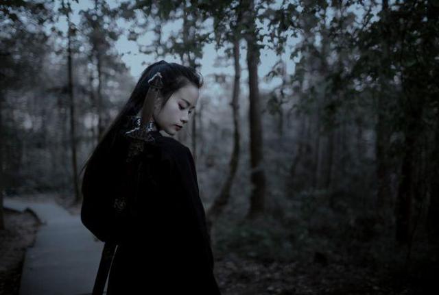 路再難，我都陪妳！為女孩「抱傷苦學照相」終得芳心　數千張照片「帶妻走出憂鬱症」親拍最美婚紗照