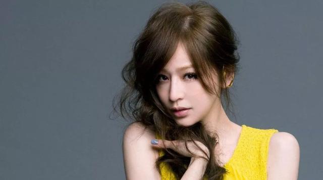 凍齡女神！38歲王心凌收工「回家隨手自拍」　扎起頭髮「皮膚白到發光」網直呼：不愧是甜美教主