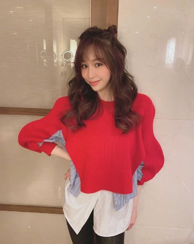 凍齡女神！38歲王心凌收工「回家隨手自拍」　扎起頭髮「皮膚白到發光」網直呼：不愧是甜美教主