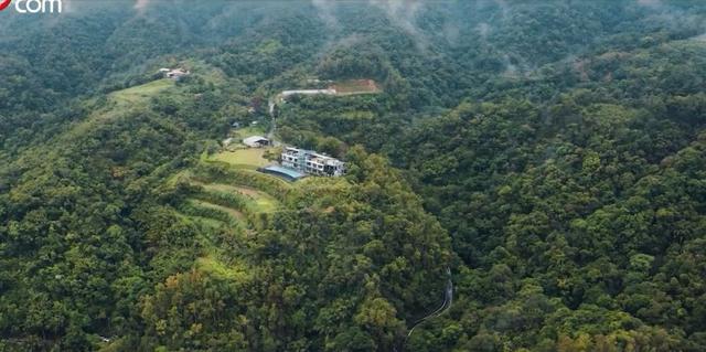 退休後更精彩！教授夫妻傾盡家產「荒山野嶺住20年」　「打造完美民宿」養雞餵鴨神仙般生活