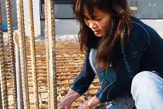 退休後更精彩！教授夫妻傾盡家產「荒山野嶺住20年」　「打造完美民宿」養雞餵鴨神仙般生活