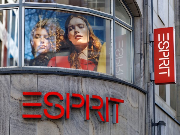 ESPRIT亞洲56店全關！林青霞老公昔「脫手服飾品牌」大賺900億　力挺事業「她曾親自穿身上」隔空曬恩愛