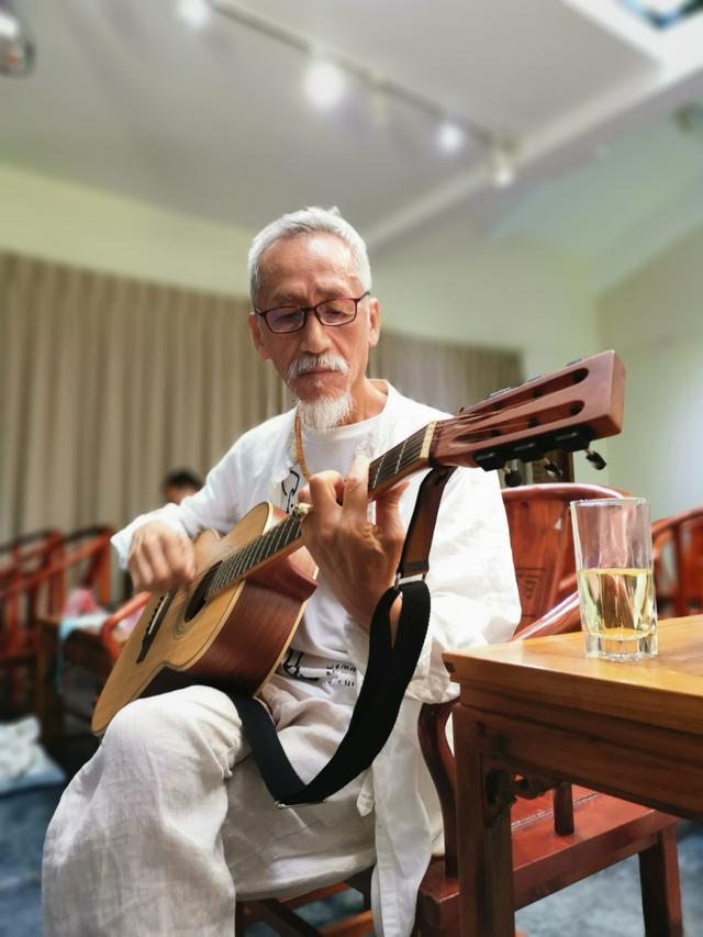 一生傳奇！「台灣流行樂壇教父」捧紅費玉清工作接不完　「心理生病了」突然隱退近況曝光