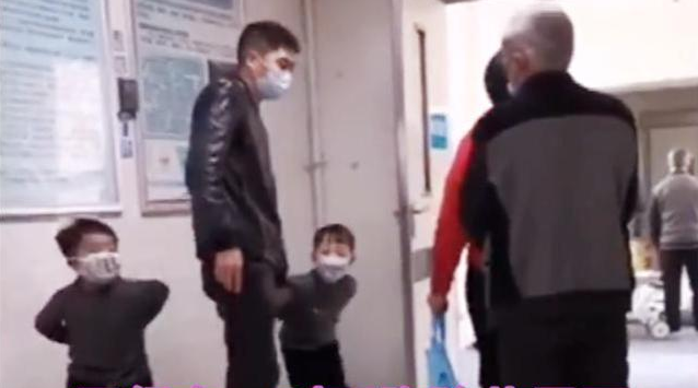 變臉太快！護士報喜雙胞胎，寶爸聽到「性別」後拔腿就跑    網友：換我跑得更快