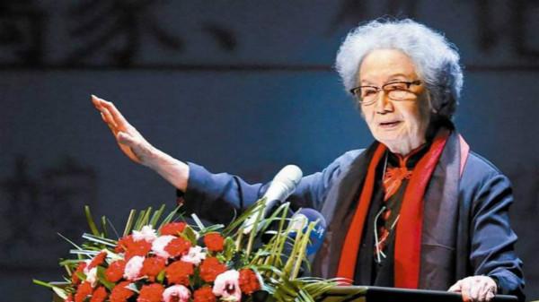 莫忘初心！從小家道中落「婚嫁飽受折磨」勤奮向學　95歲「捐出1億5千萬」天天吃清粥小菜：對我來說很足夠