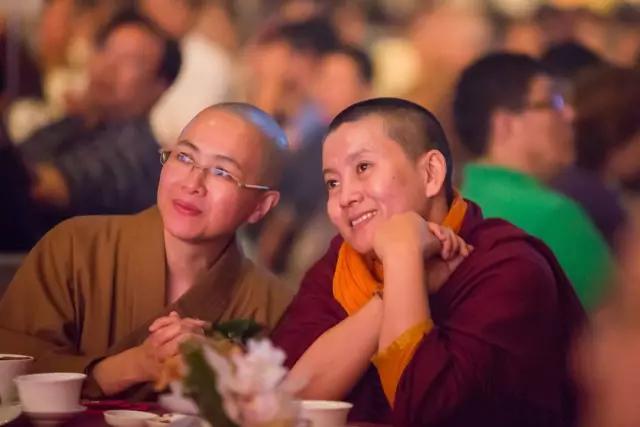 13歲選擇出家!脫離家庭陰影「看破紅塵入寺」詠唱梵音如天籟 化名利為慈善「建學校開醫院」視助人為使命