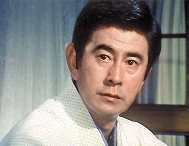 日劇中的完美父親！19歲受家族壓力「忍痛放棄初戀」　83歲「臨走前5小時娶她為妻」了無遺憾