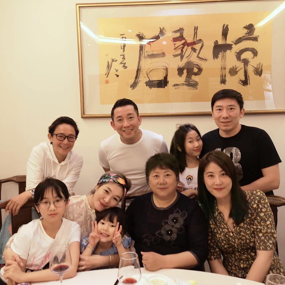 沒想過退休！屈中恆曝「4千金教育費驚人」為孩子再奮鬥10年　育兒不易Vicky「生活中找平衡」當樂活好母親