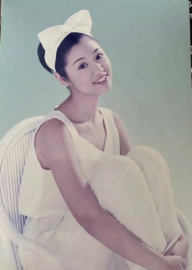 林心如整牙前舊照被翻出！「穿連衣裙配髮帶」小虎牙超搶鏡，「超文藝穿搭」引領潮流：霍建華都相見恨晚