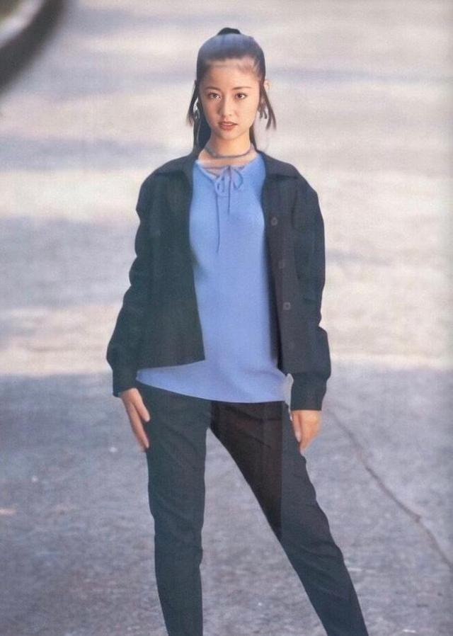 林心如整牙前舊照被翻出！「穿連衣裙配髮帶」小虎牙超搶鏡，「超文藝穿搭」引領潮流：霍建華都相見恨晚