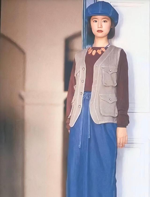 林心如整牙前舊照被翻出！「穿連衣裙配髮帶」小虎牙超搶鏡，「超文藝穿搭」引領潮流：霍建華都相見恨晚